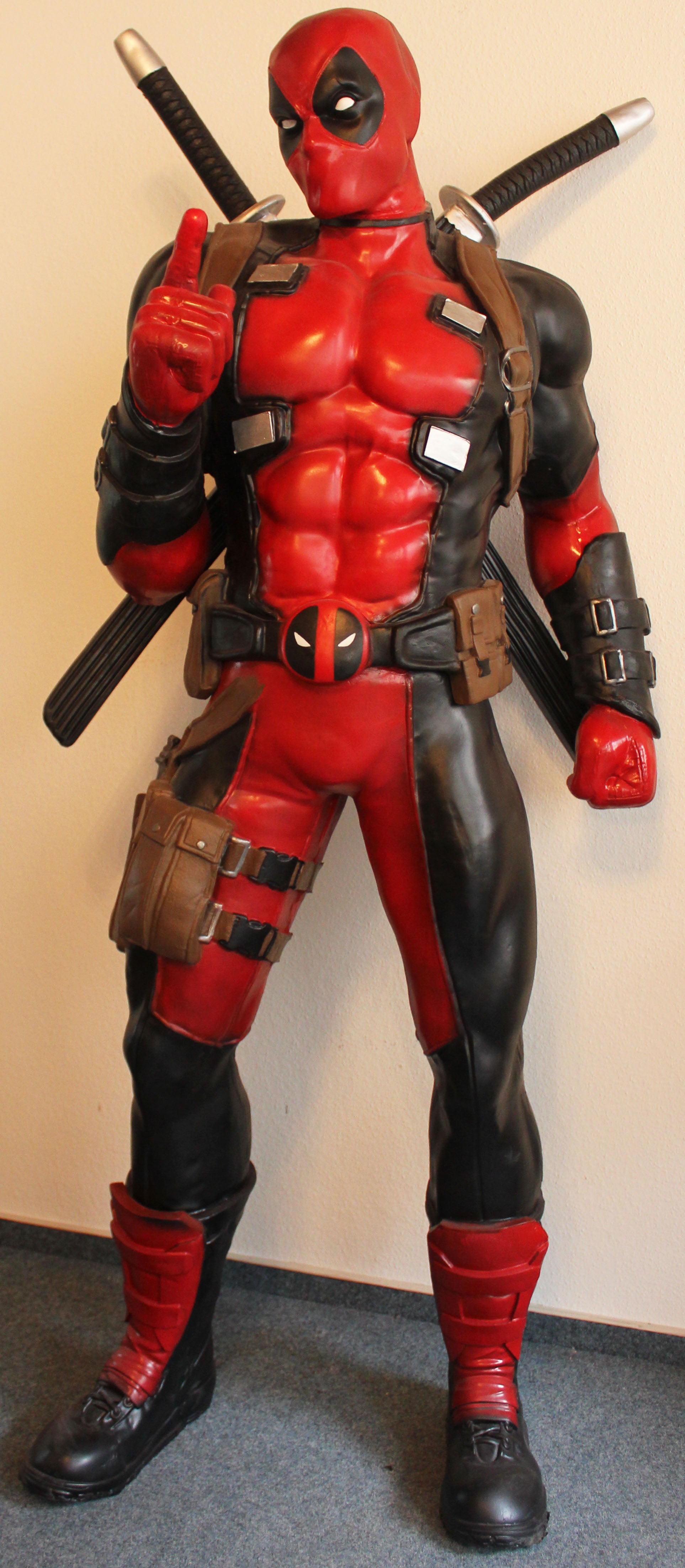 Deadpool Life-Size Statue – Ultra Comix Galerie