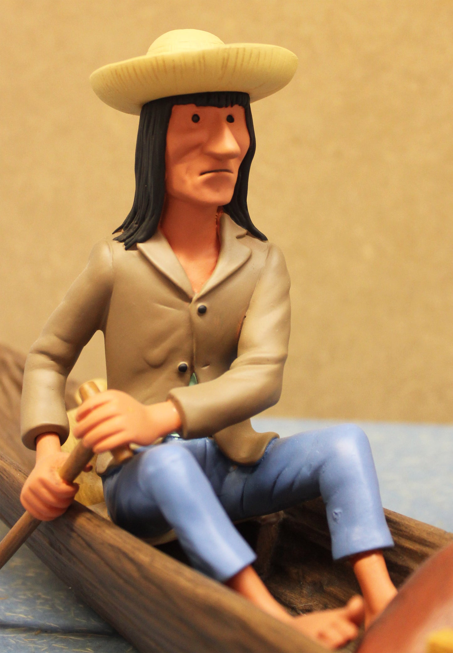 Tim und Struppi Statue Tim im Kanu