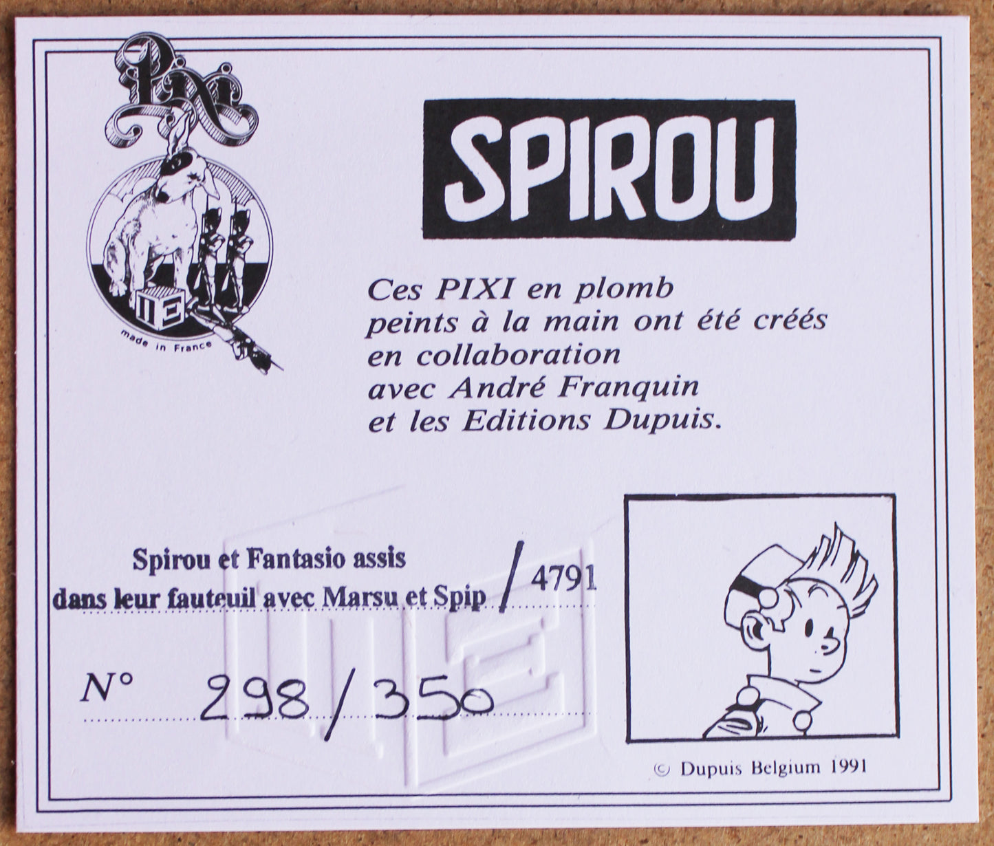 Spirou et Fantasio assis dans leur fauteuil avec Marsu et Spip