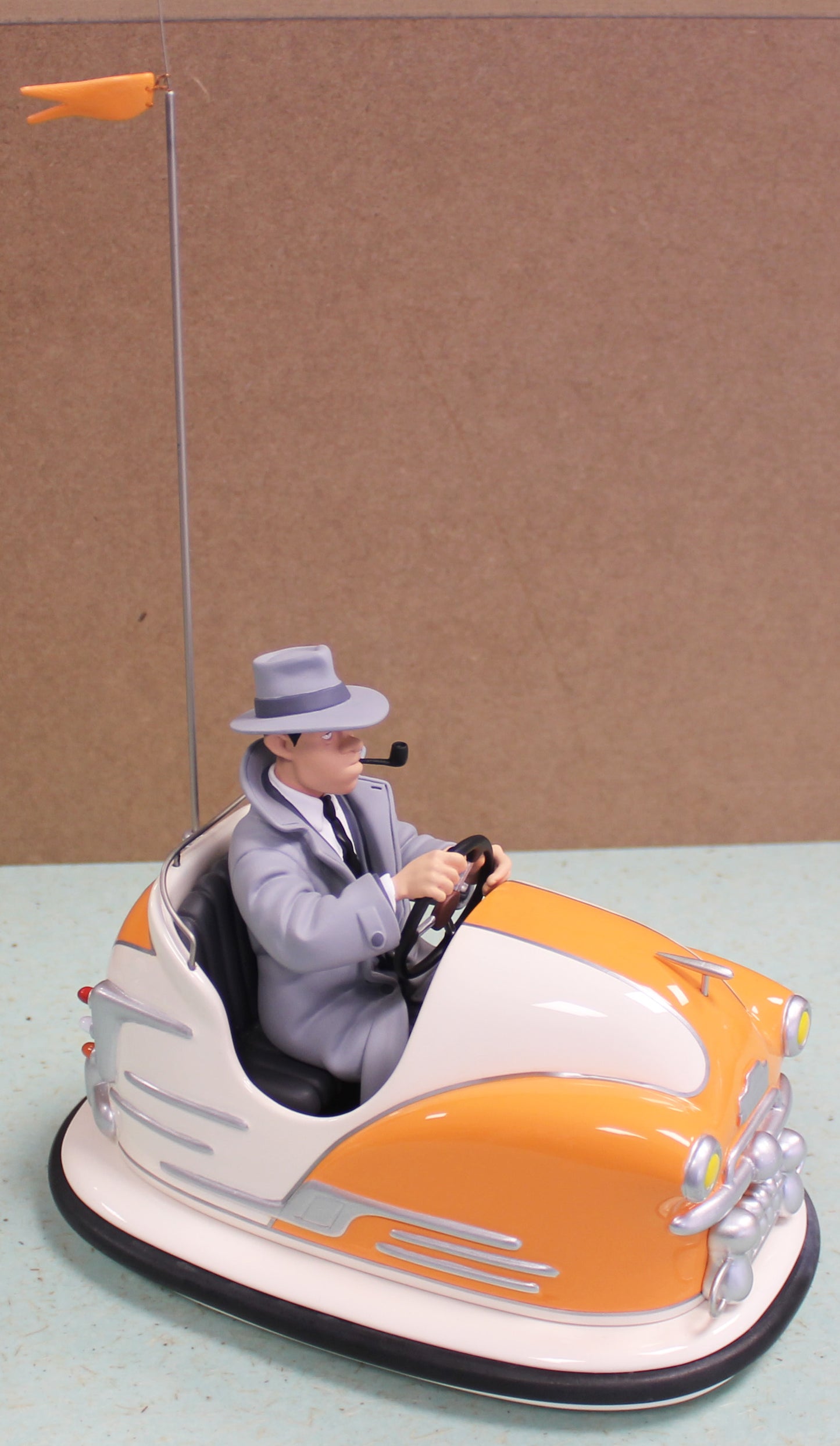 Nestor Burma und Helene im Autoscooter