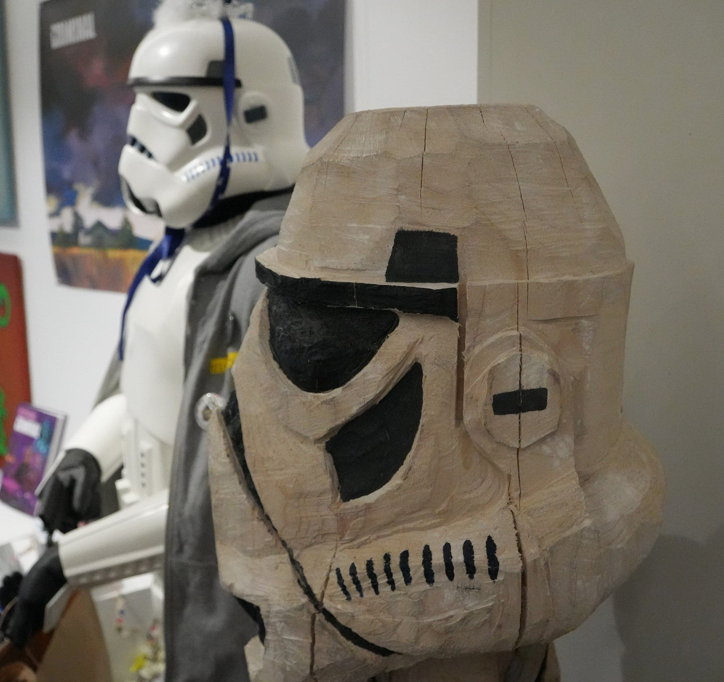 Holzskulptur "Kantiger Trooper" von Hardy Kaiser