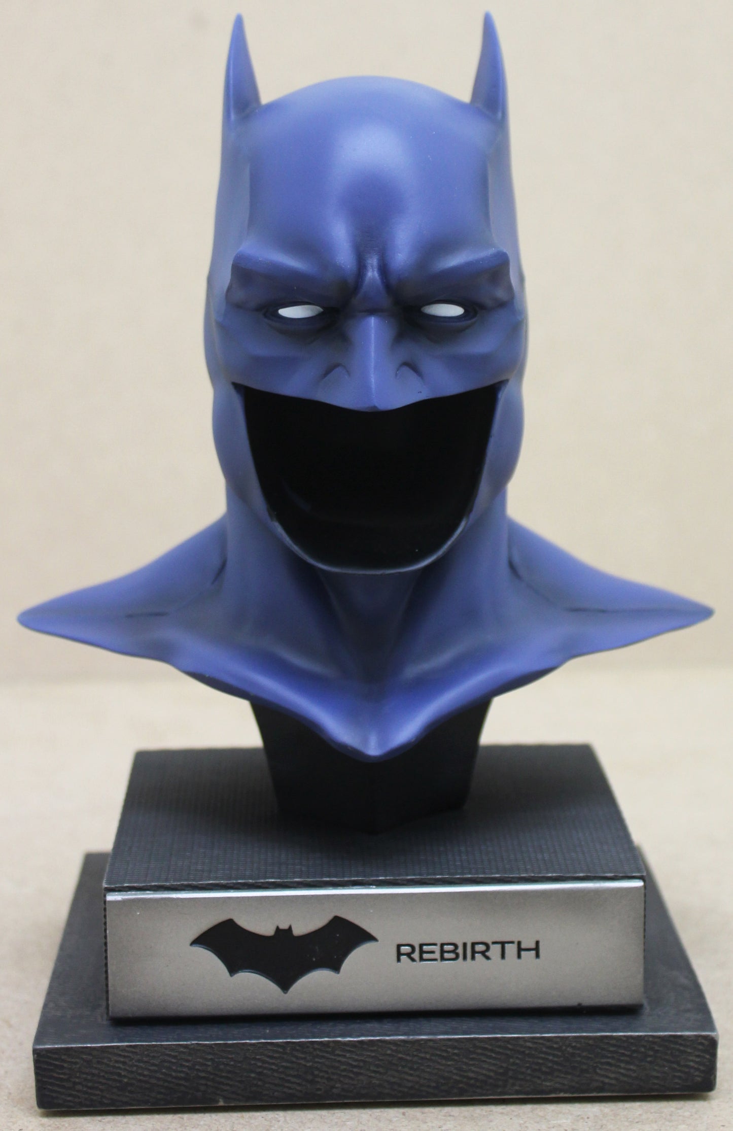 DC Gallery Statue Batman Cowl Rebirth