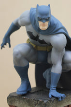 Lade das Bild in den Galerie-Viewer, Batman Statue Batman Family
