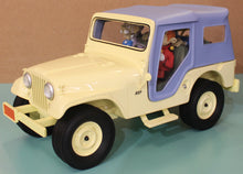 Lade das Bild in den Galerie-Viewer, Spirou &amp; Fantasio Statue Jeep CJ5 1960

