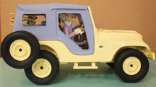 Lade das Bild in den Galerie-Viewer, Spirou &amp; Fantasio Statue Jeep CJ5 1960
