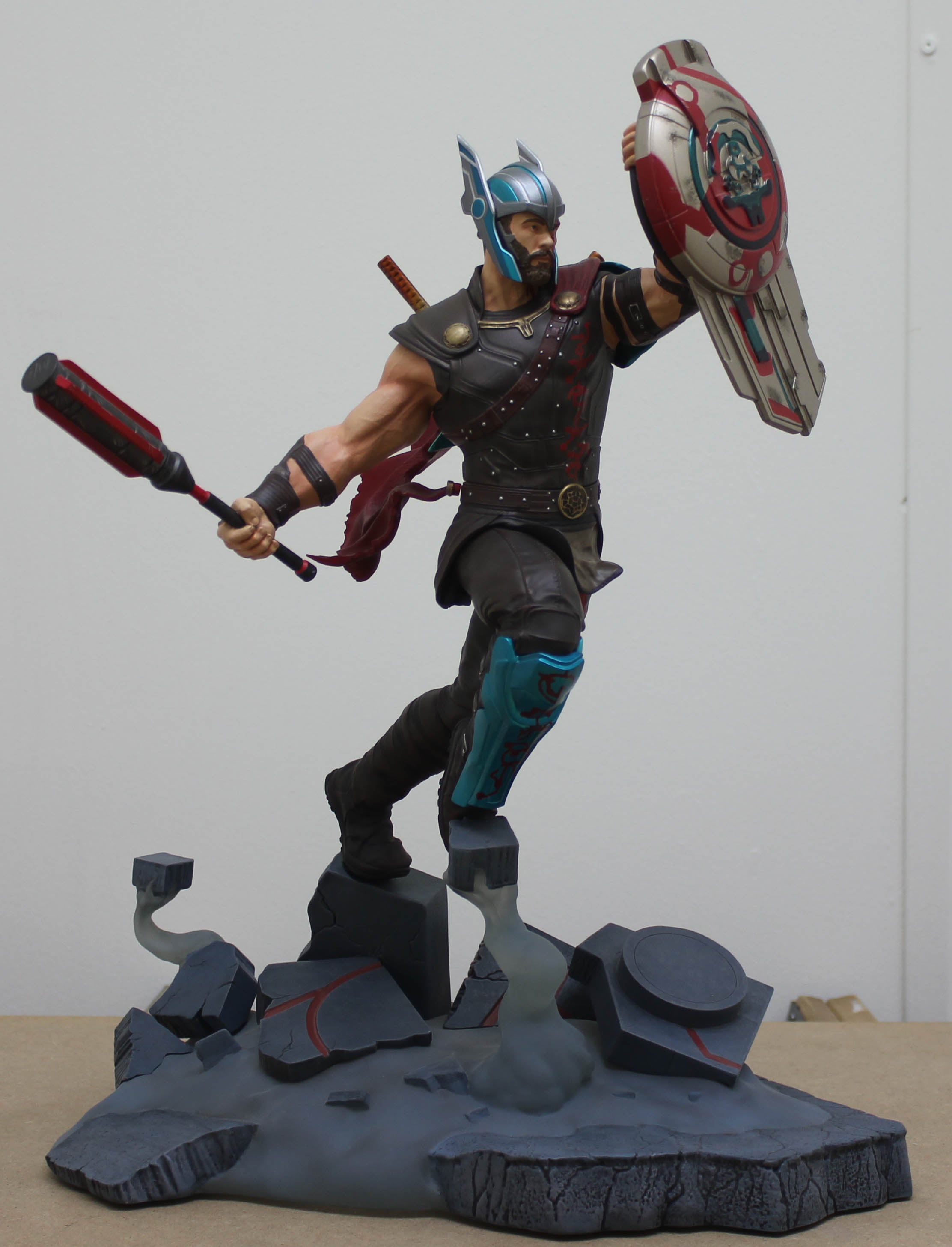 Thor Ragnarock Statue Marvel Milestones Thor Ragnarok Gladiator Thor Statue – Ultra Comix Galerie