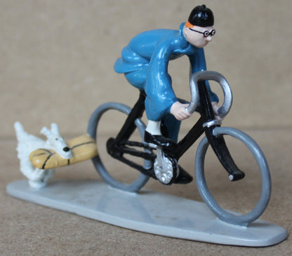 Le Lotus Bleu, Tintin en Vélo avec Milou