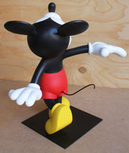 Lade das Bild in den Galerie-Viewer, Mickey farbig
