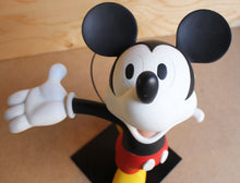 Lade das Bild in den Galerie-Viewer, Mickey farbig
