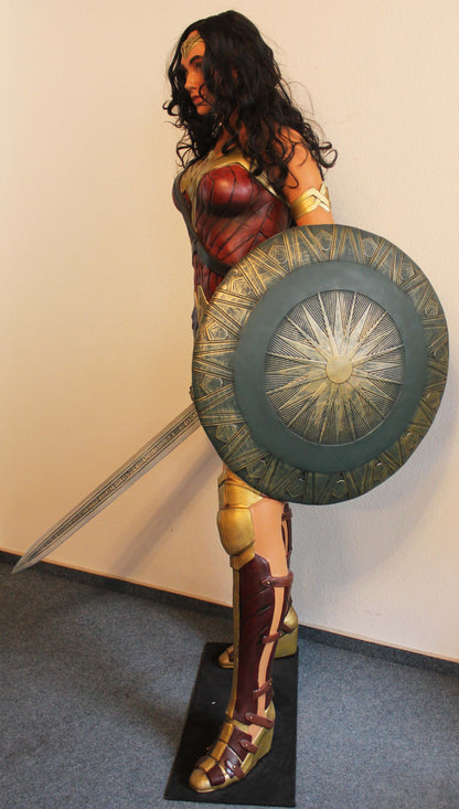 Wonder Woman Life-Size Statue