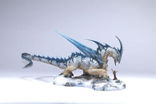 Lade das Bild in den Galerie-Viewer, McFarlane&#39;s Dragons - Ice Dragon
