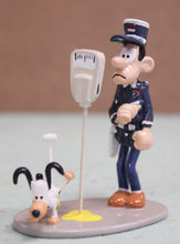 Lade das Bild in den Galerie-Viewer, Longtarin et le Robot Chien
