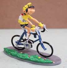 Lade das Bild in den Galerie-Viewer, Gaston Coureur Cycliste (Maillot Jaune)

